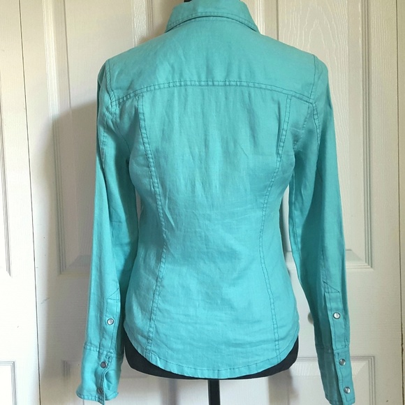 DKNY Active Linen Snap Button Down Top - Picture 6 of 8